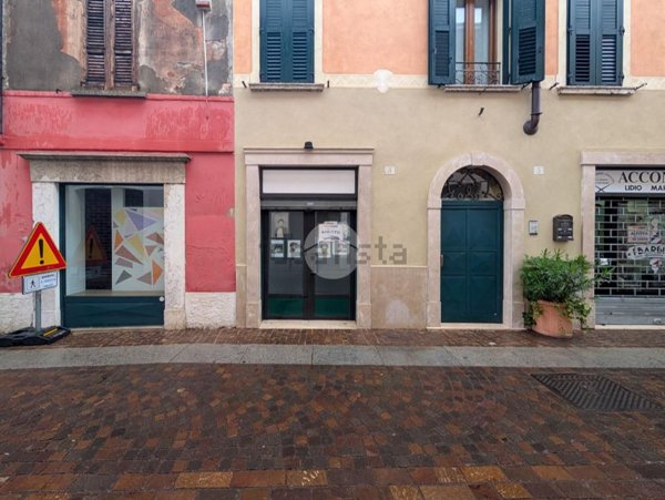 locale commerciale in affitto a Montichiari