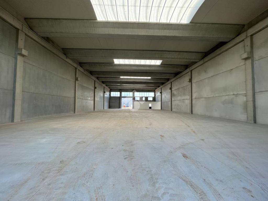 locale commerciale in affitto a Montichiari in zona Fascia D'oro