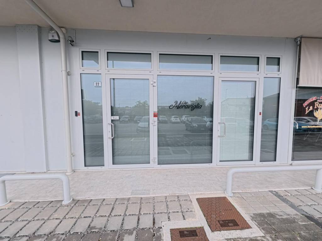 negozio in affitto a Montichiari in zona Rò