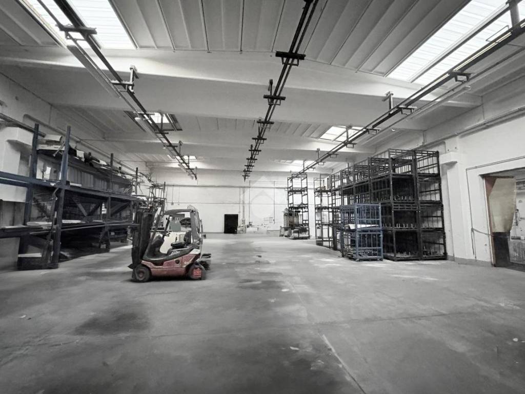 locale commerciale in affitto a Montichiari