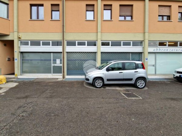 negozio in affitto a Montichiari in zona Rò