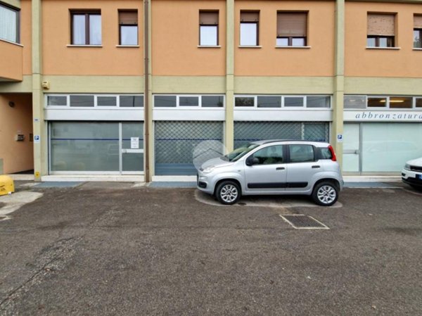 negozio in affitto a Montichiari