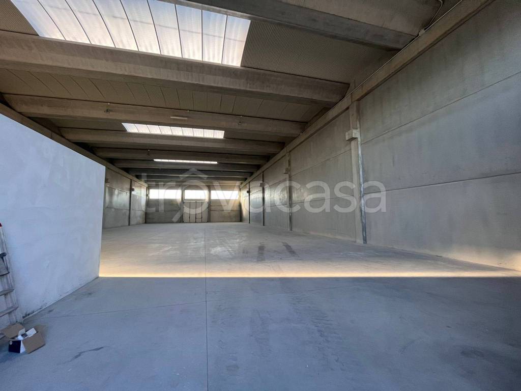 locale commerciale in affitto a Montichiari in zona Fascia D'oro