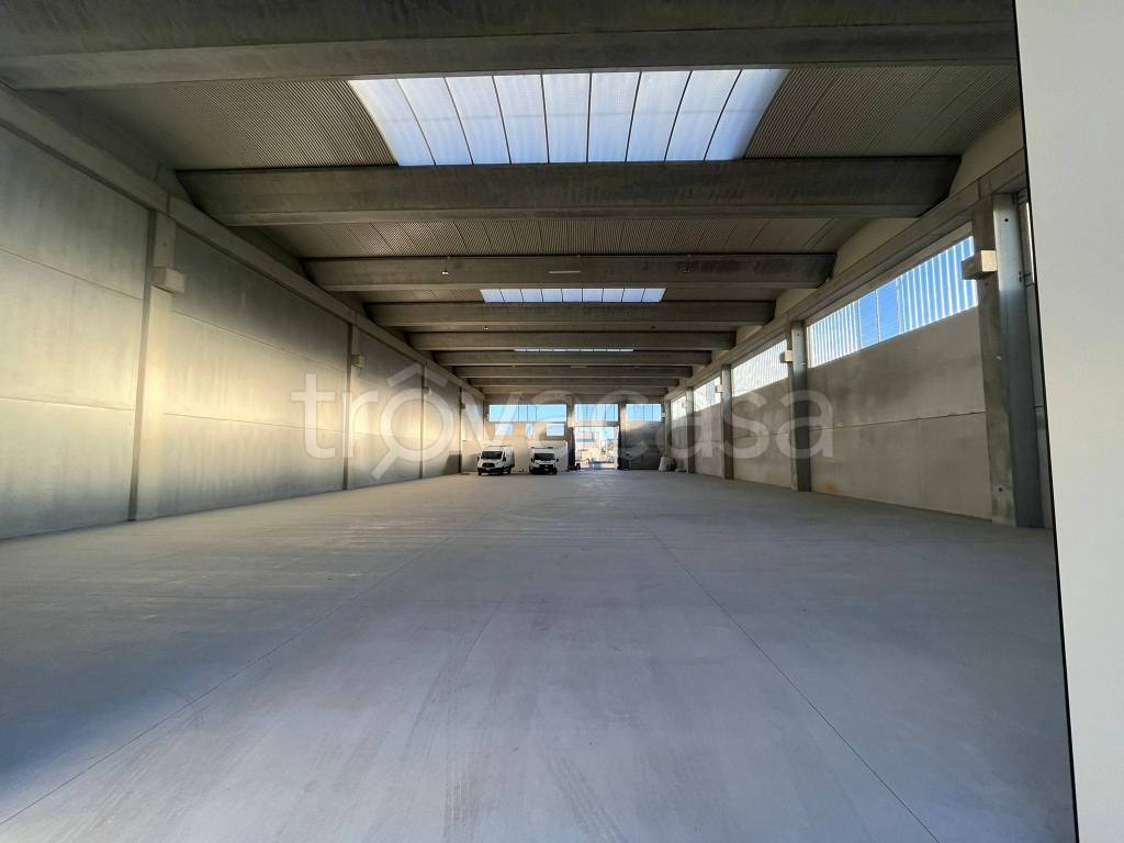 locale commerciale in affitto a Montichiari in zona Fascia D'oro