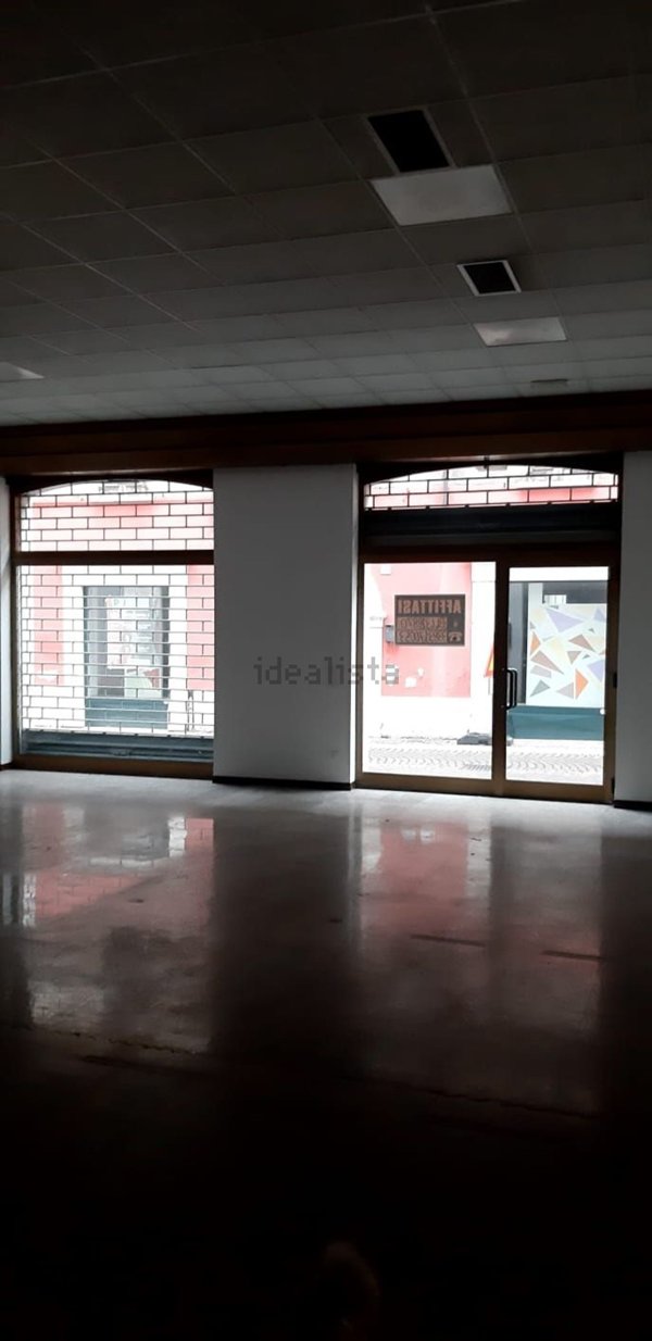 locale commerciale in affitto a Montichiari