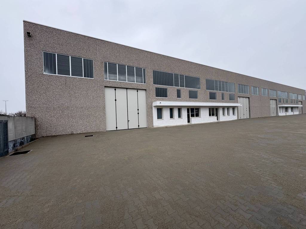 locale commerciale in affitto a Montichiari in zona Fascia D'oro