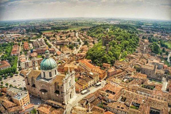 negozio in affitto a Montichiari in zona Centro Storico