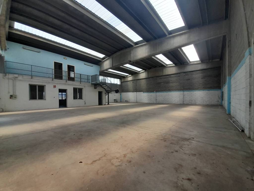 locale commerciale in affitto a Montichiari