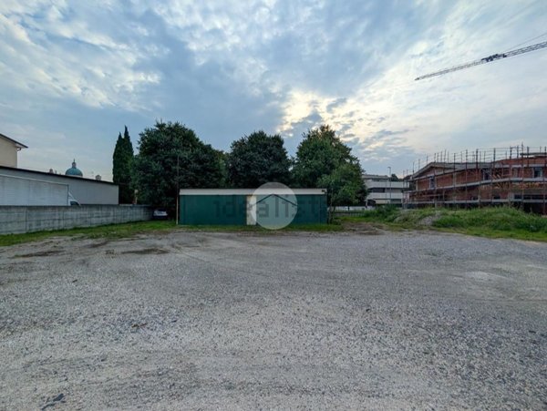 locale di sgombero in affitto a Montichiari