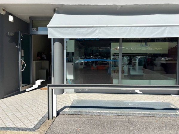 negozio in affitto a Montichiari in zona Rò