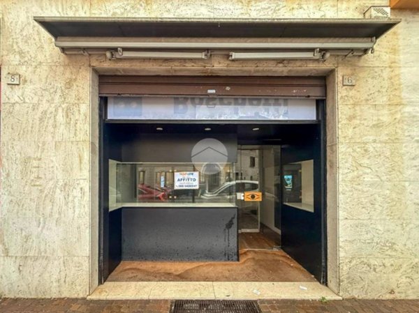 negozio in affitto a Montichiari in zona Rò