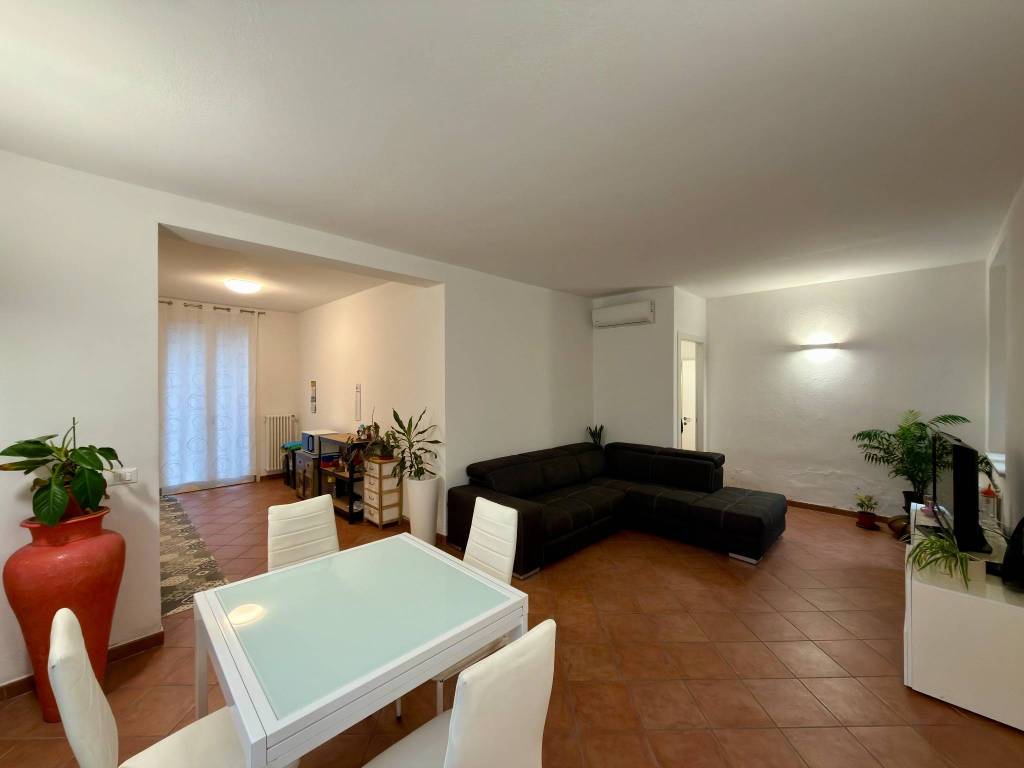 appartamento in affitto a Montichiari in zona Rò