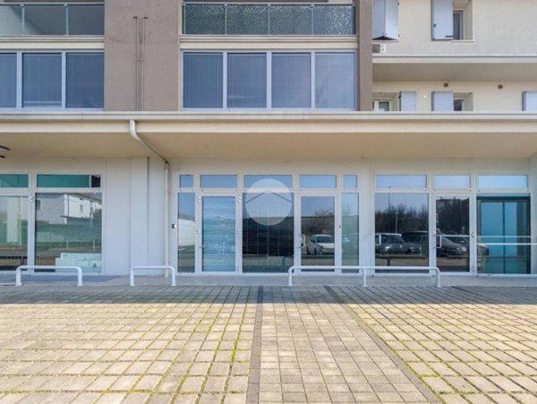 negozio in affitto a Montichiari