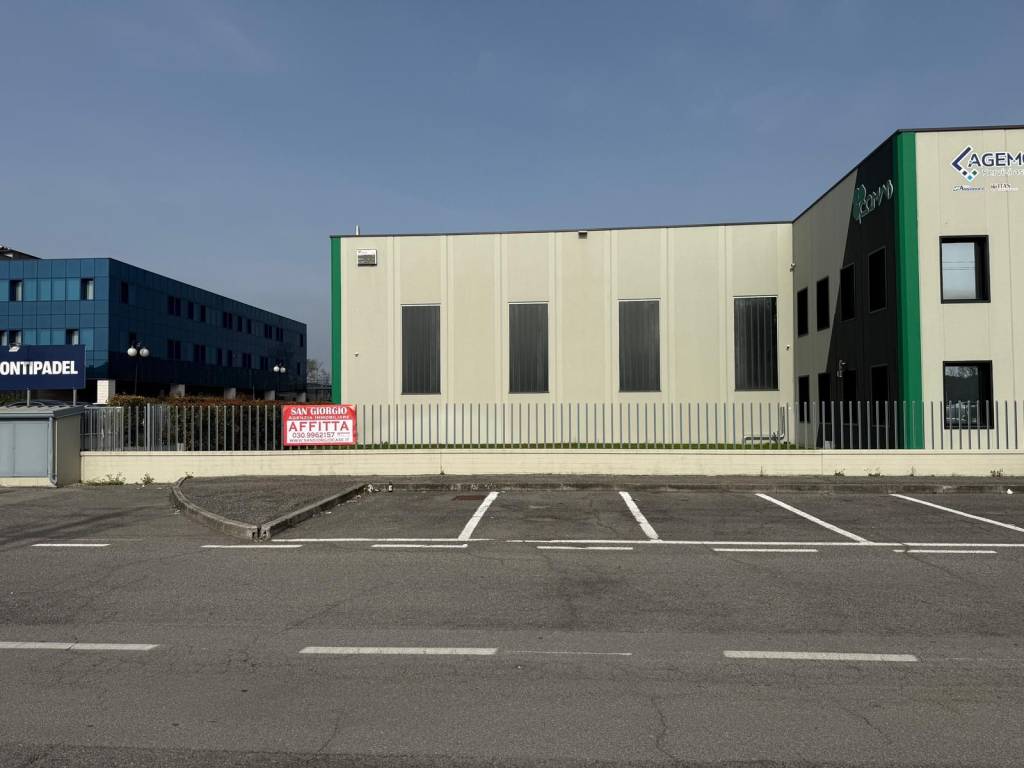 locale commerciale in affitto a Montichiari