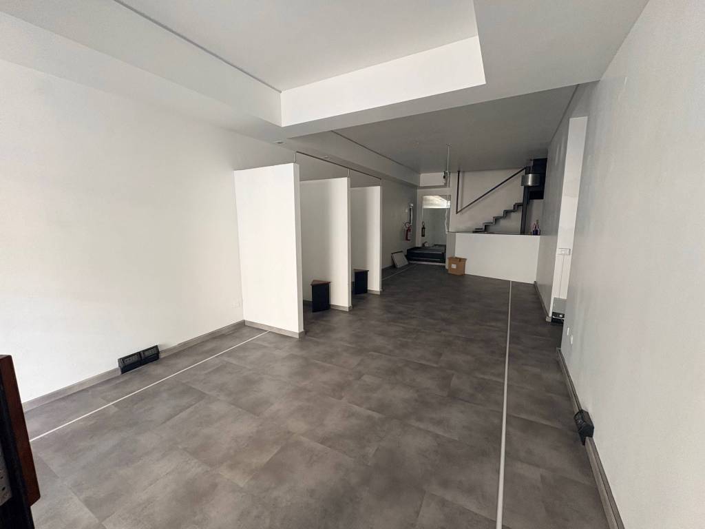 negozio in affitto a Montichiari in zona Rò