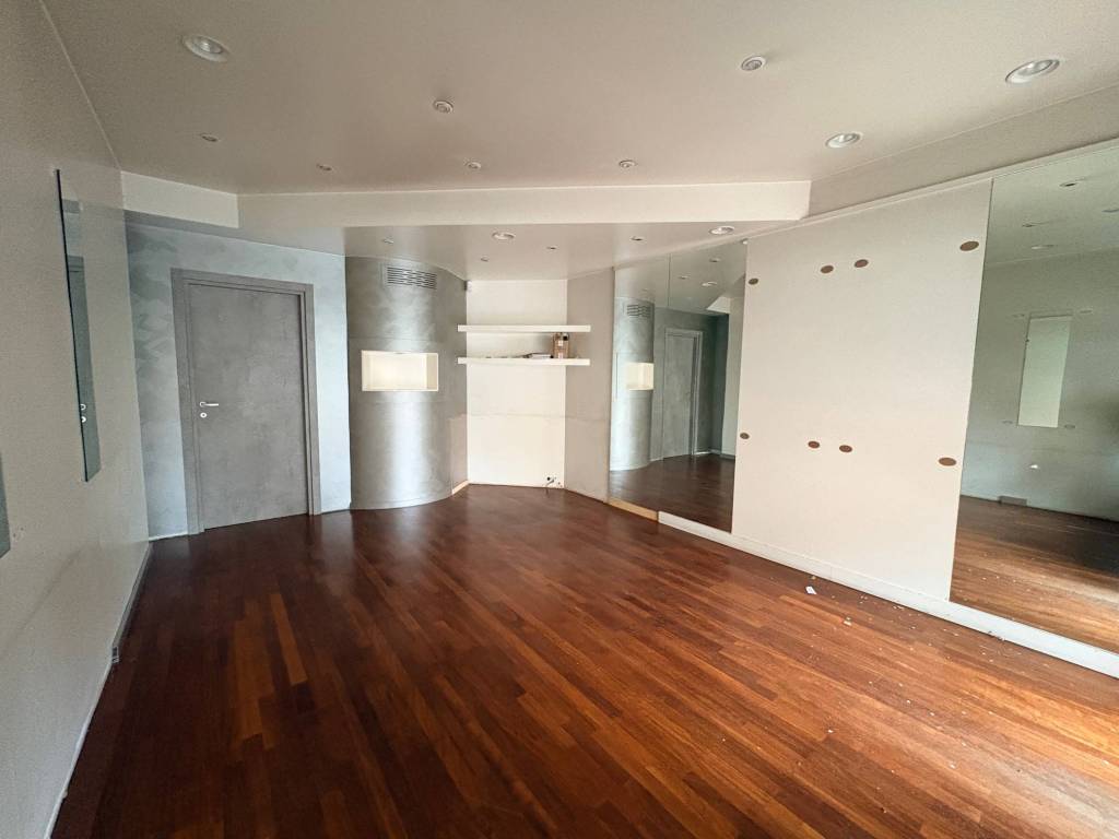 negozio in affitto a Montichiari in zona Rò