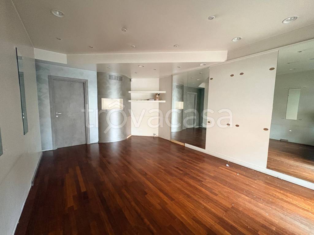 negozio in affitto a Montichiari