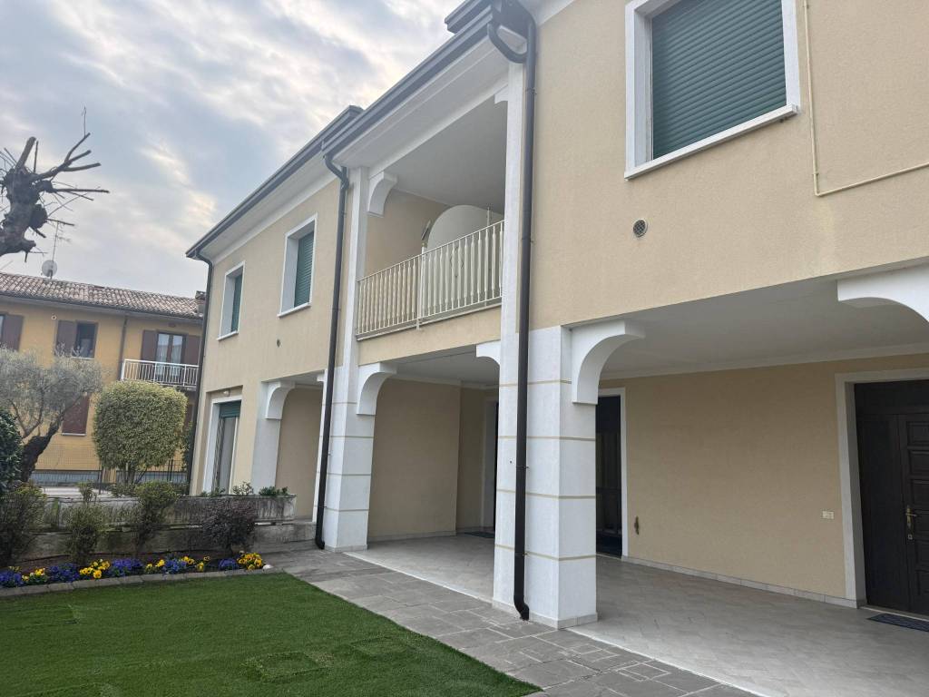 appartamento in affitto a Montichiari in zona Rò
