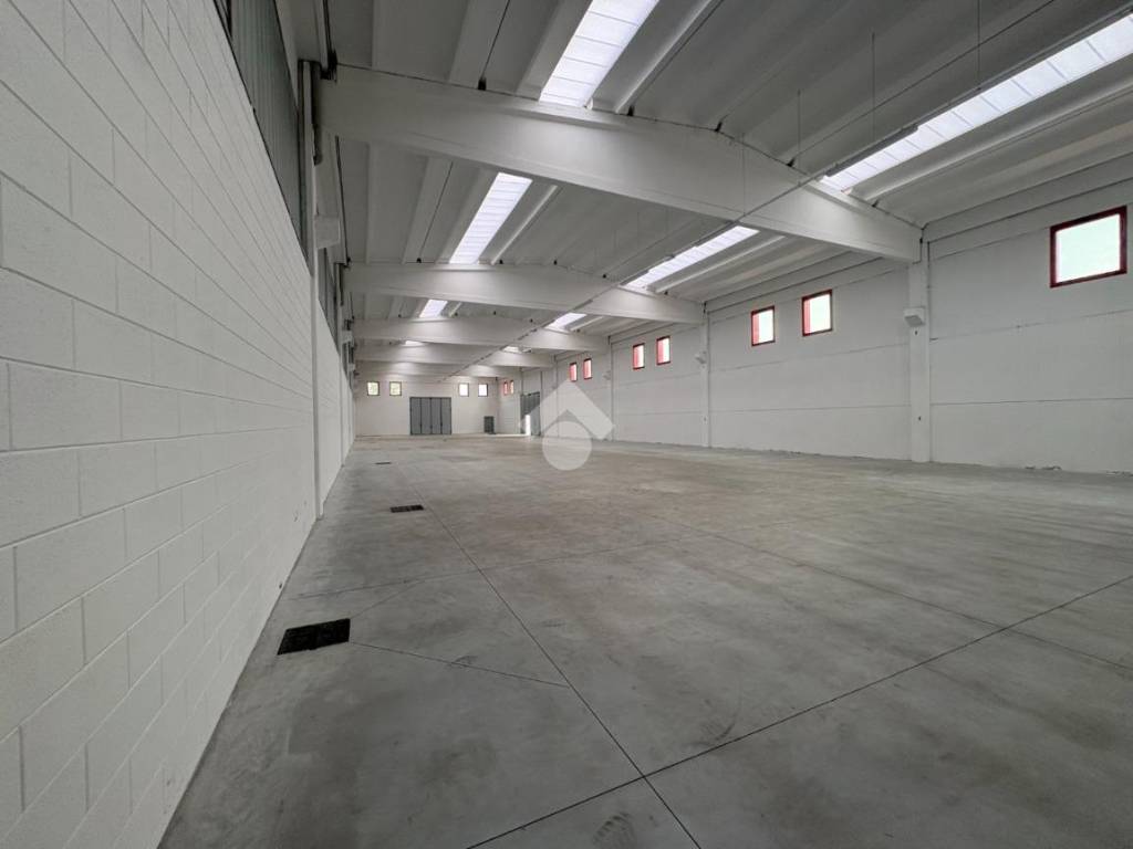 locale commerciale in affitto a Montichiari in zona Rò