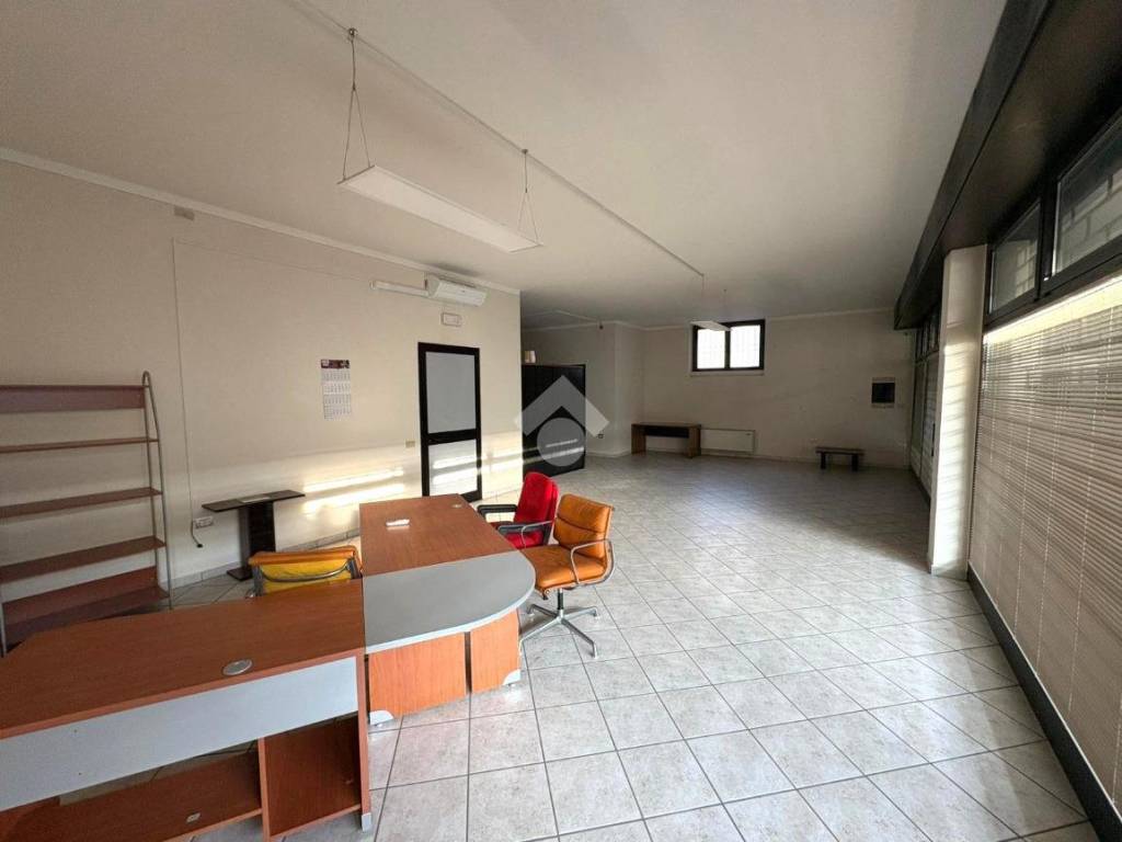 negozio in affitto a Montichiari in zona Rò