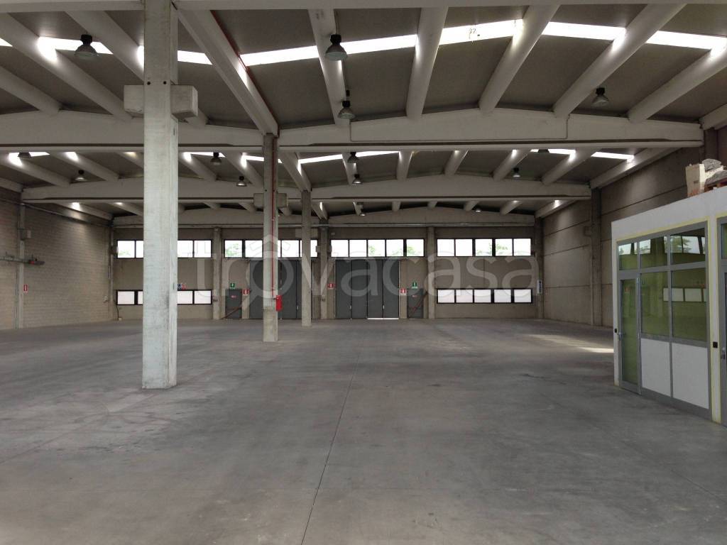 locale commerciale in affitto a Montichiari in zona Rò