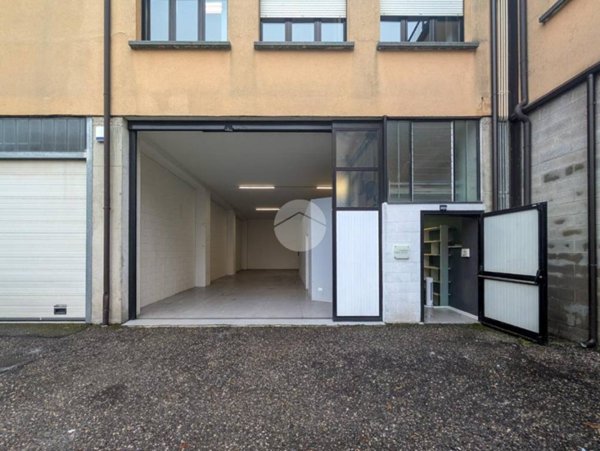 locale commerciale in affitto a Montichiari in zona Chiarini