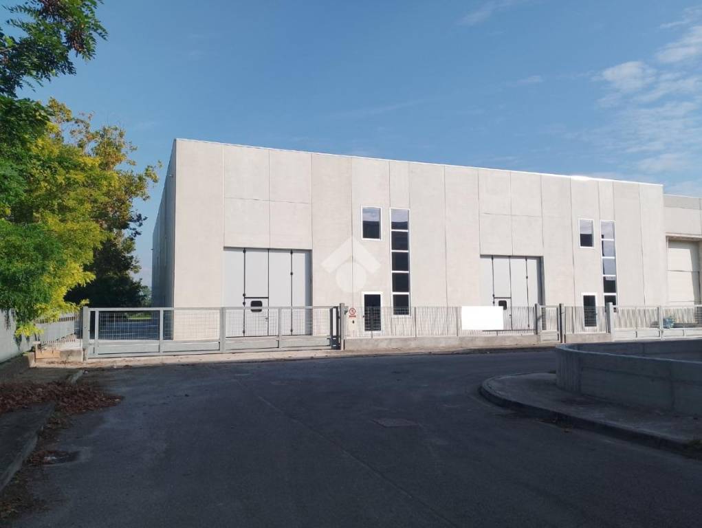 locale commerciale in affitto a Montirone
