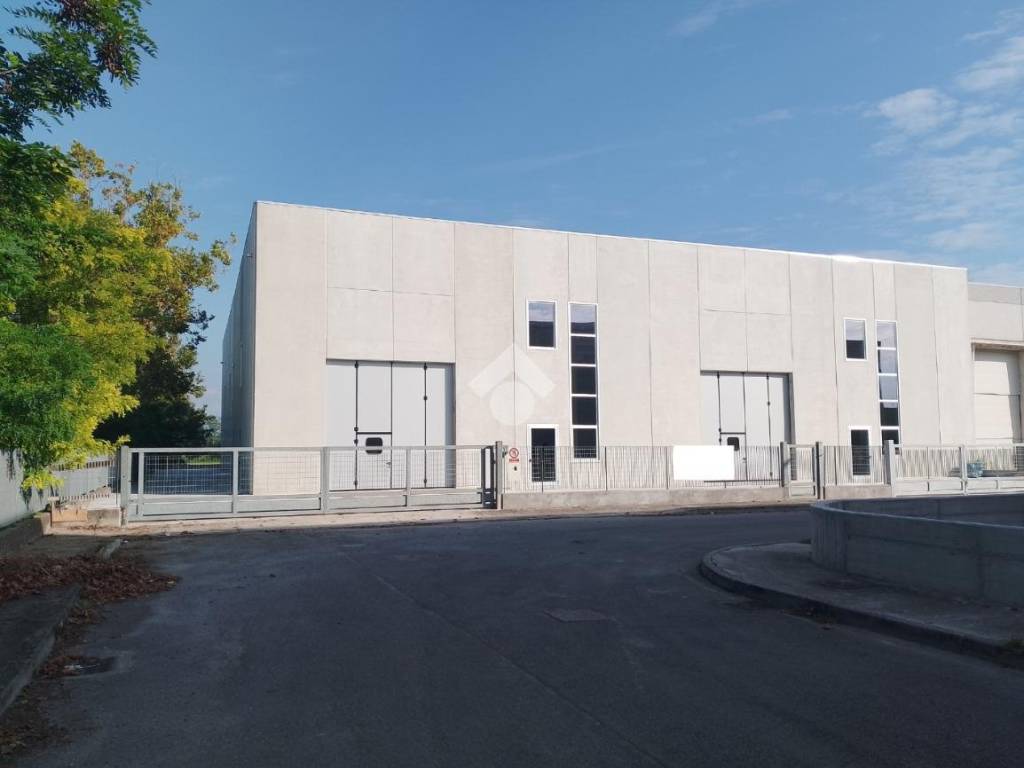 locale commerciale in affitto a Montirone