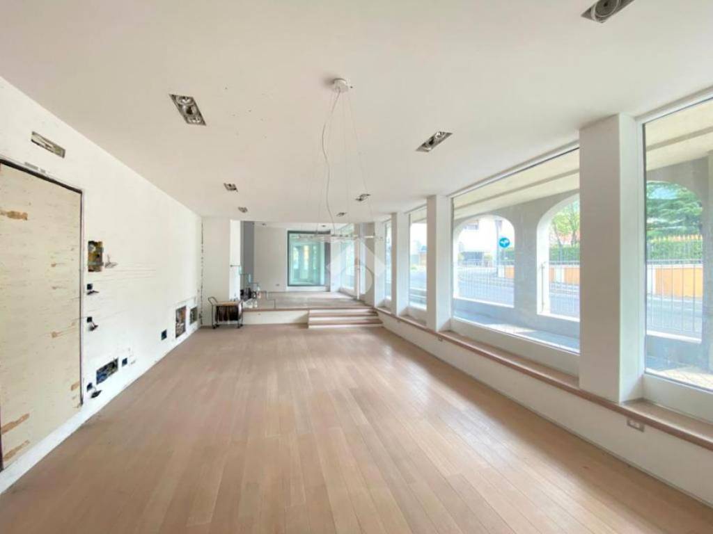 negozio in affitto a Nave