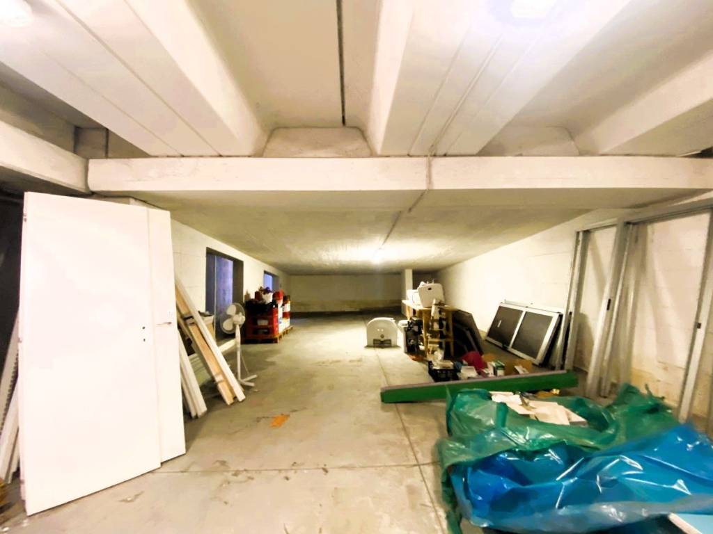 locale commerciale in affitto a Nave