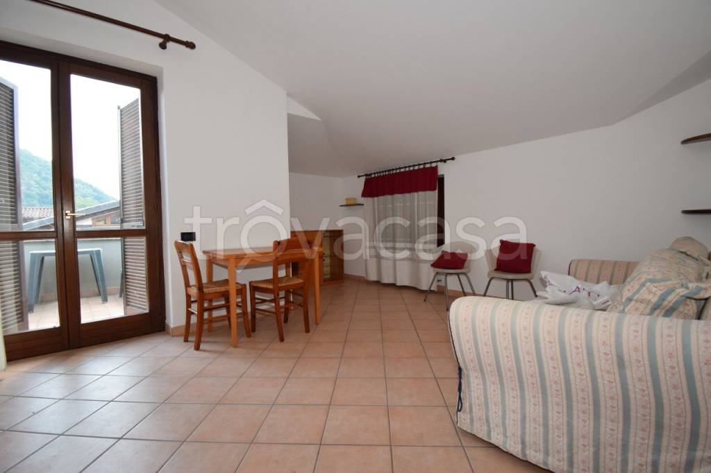 appartamento in affitto a Cavour