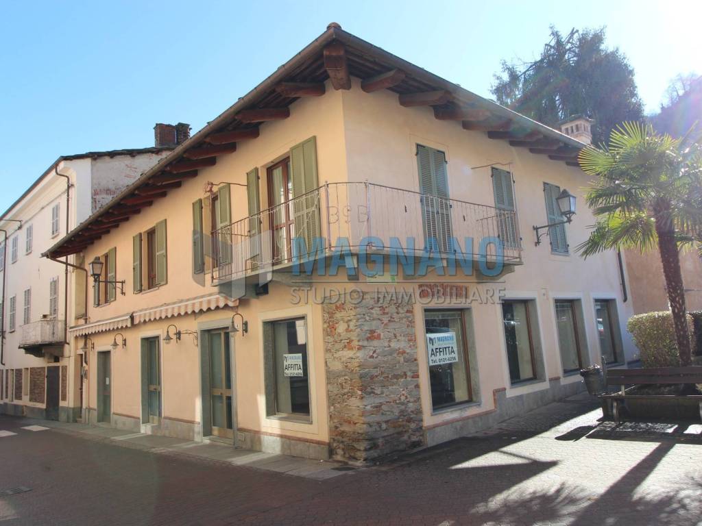 negozio in affitto a Cavour