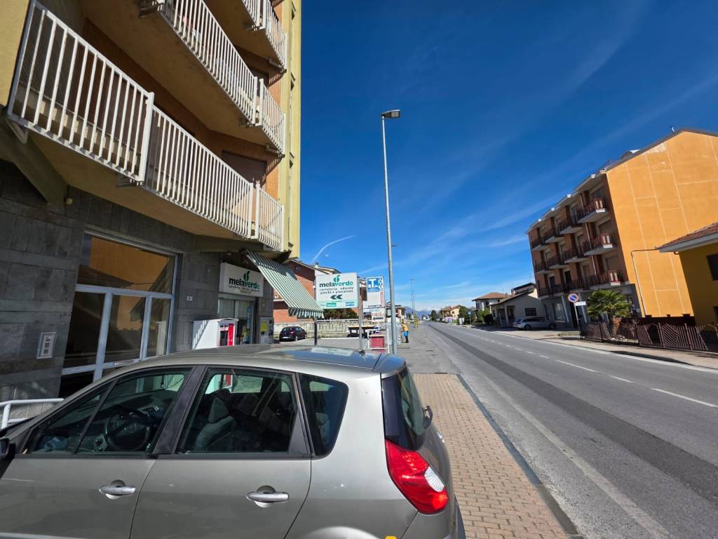 negozio in affitto a Cavour