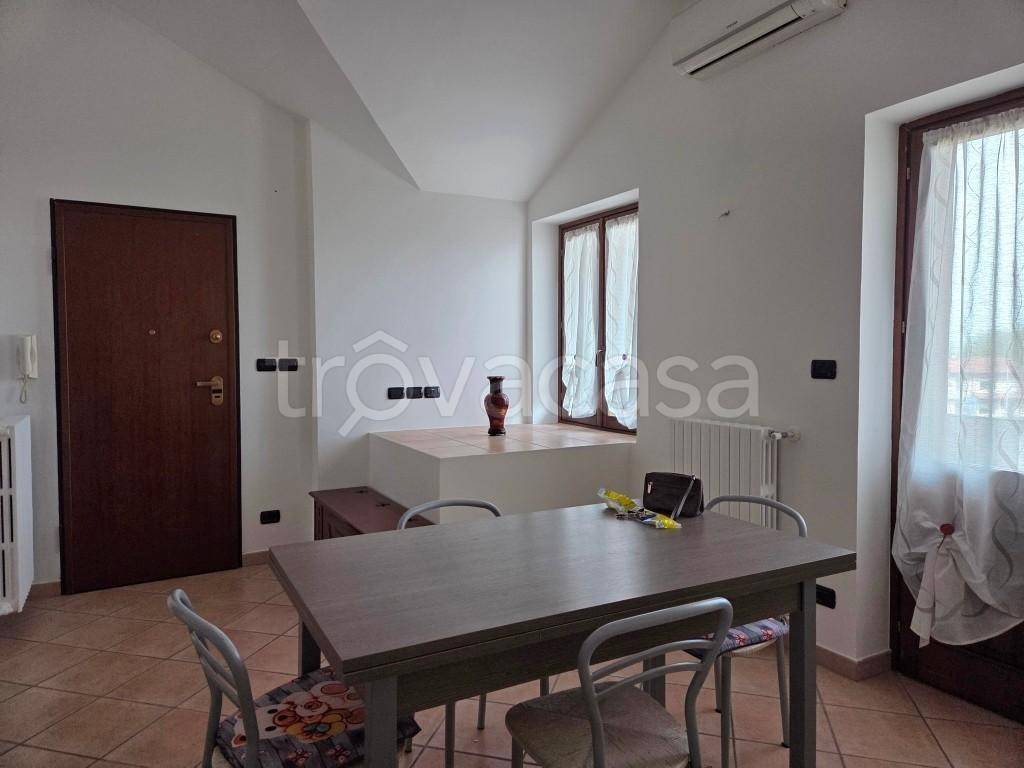 appartamento in affitto a Cavour