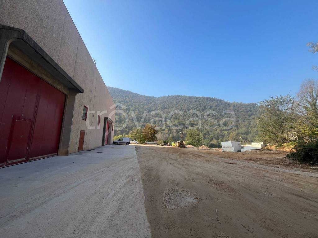 locale commerciale in affitto a Nuvolera