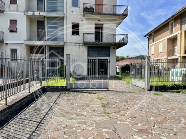 locale commerciale in affitto ad Ome