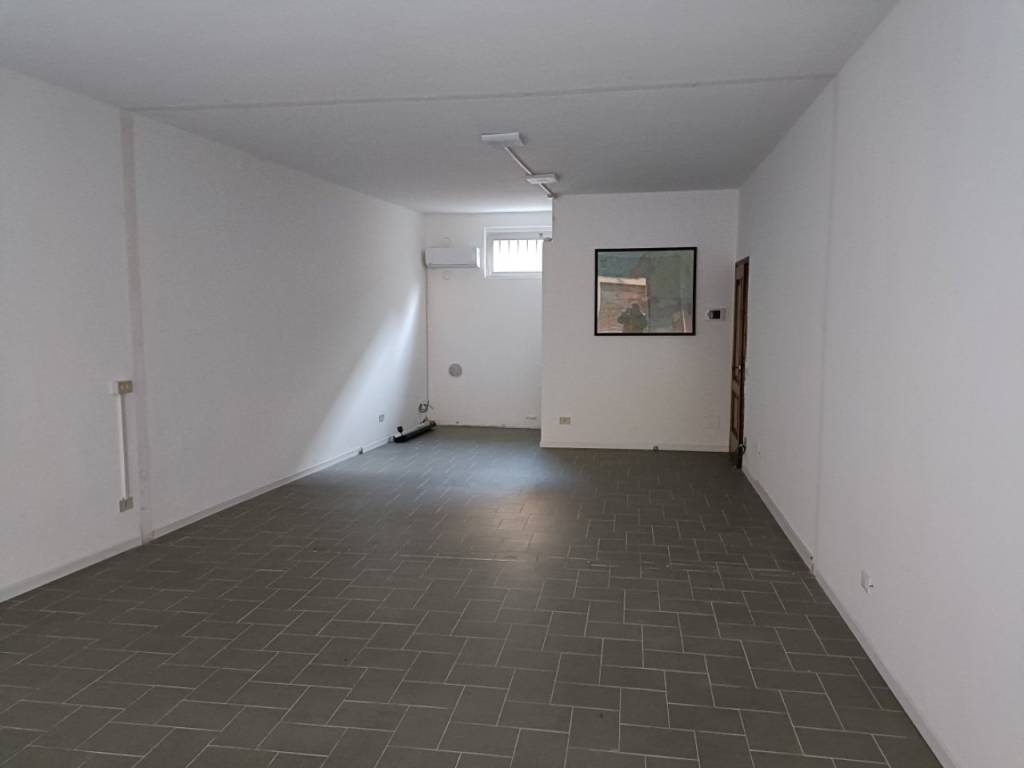 negozio in affitto ad Orzinuovi