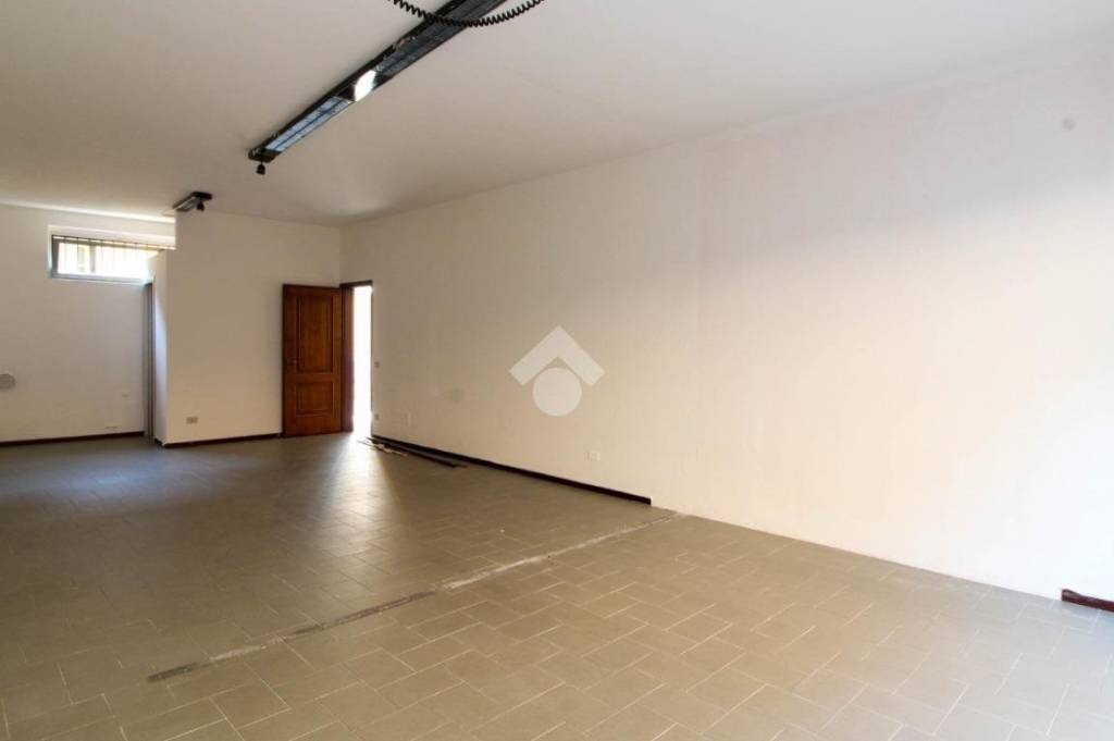 negozio in affitto ad Orzinuovi