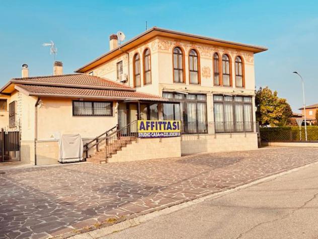 negozio in affitto ad Orzinuovi