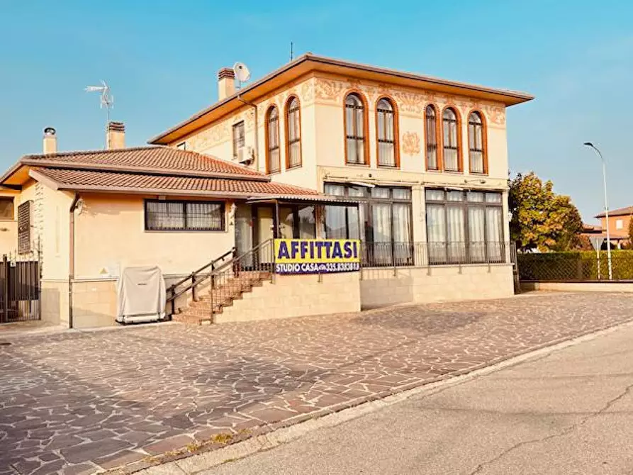 negozio in affitto ad Orzinuovi