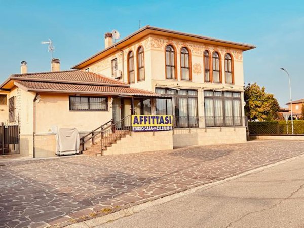 negozio in affitto ad Orzinuovi