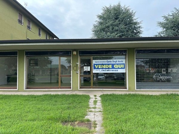 negozio in affitto ad Orzinuovi