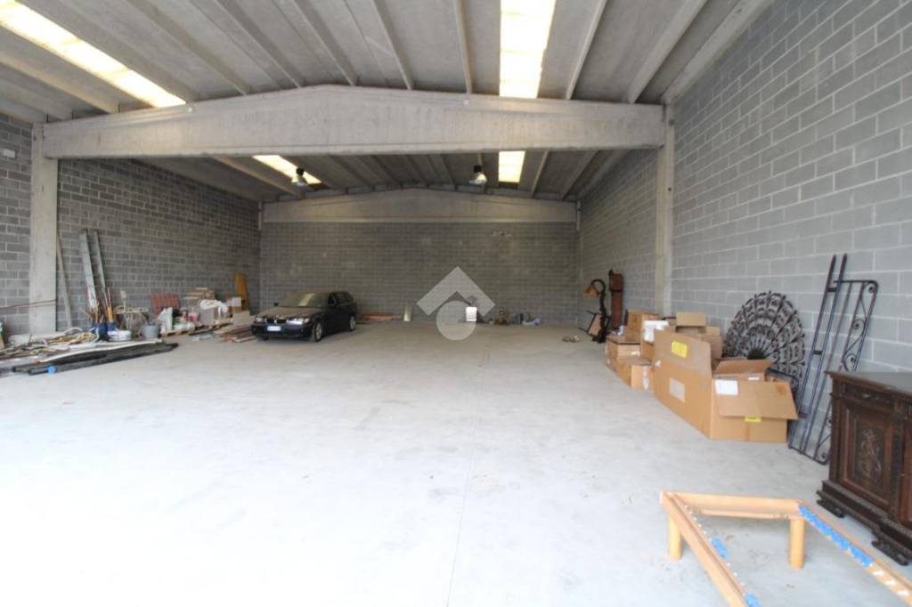 locale commerciale in affitto ad Orzinuovi