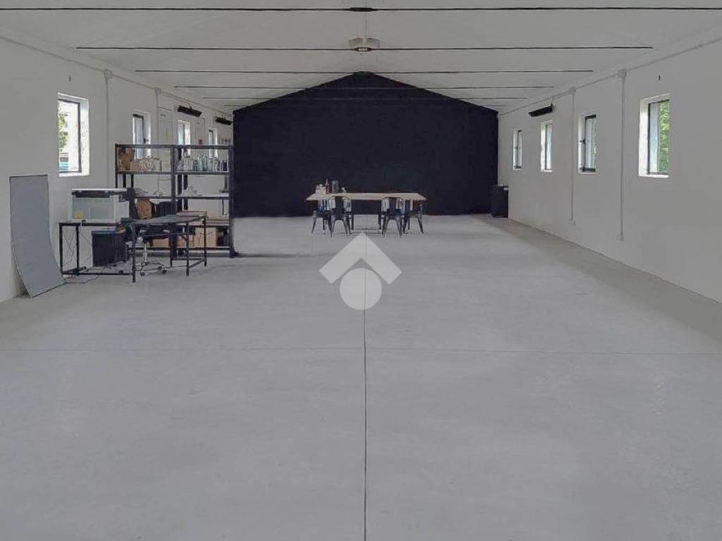 locale commerciale in affitto ad Orzinuovi in zona Coniolo