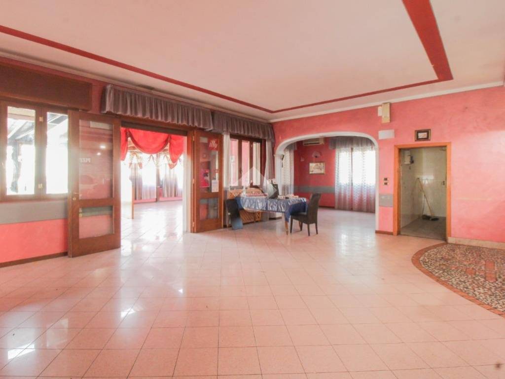 negozio in affitto ad Orzinuovi