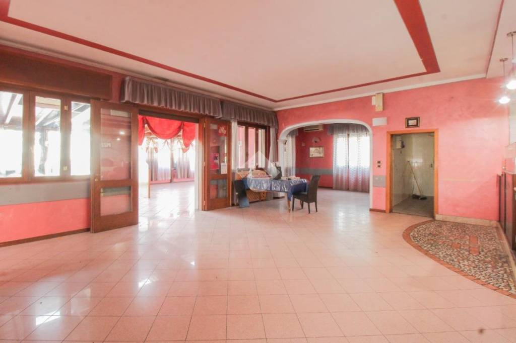 negozio in affitto ad Orzinuovi