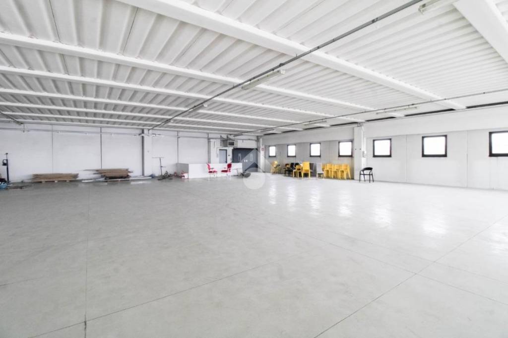 negozio in affitto ad Orzinuovi