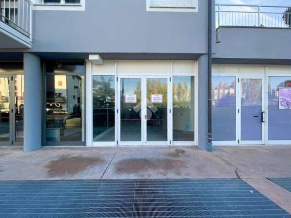 negozio in affitto a Padenghe sul Garda