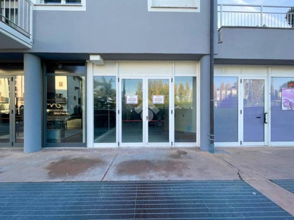 negozio in affitto a Padenghe sul Garda