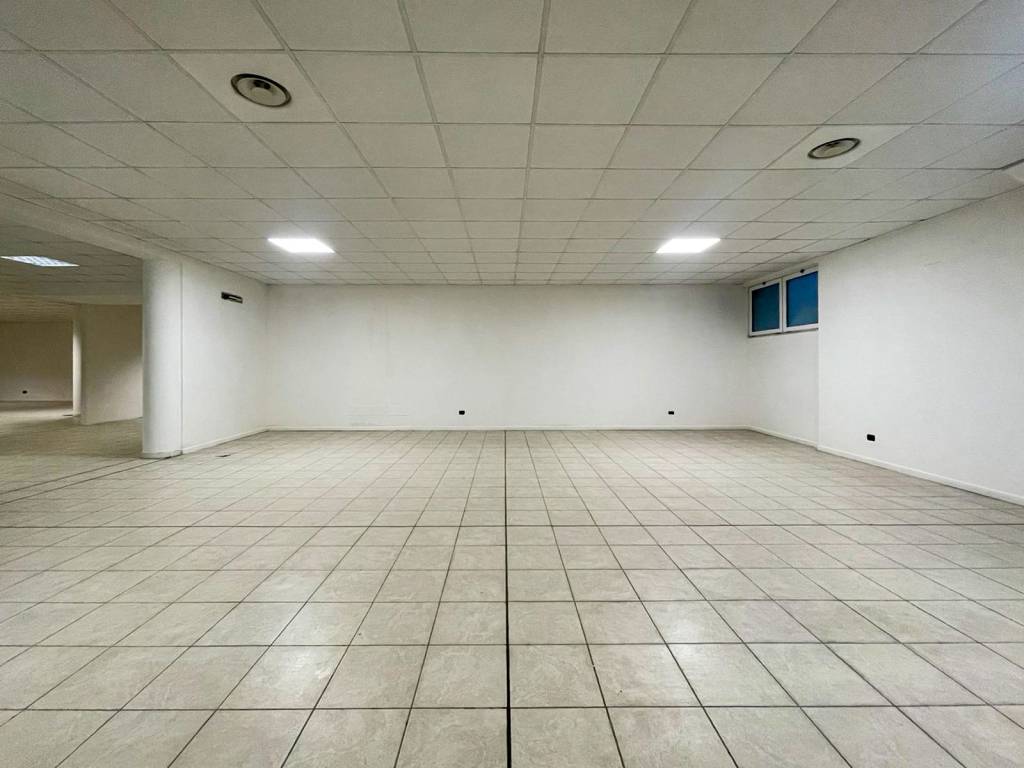 negozio in affitto a Padenghe sul Garda